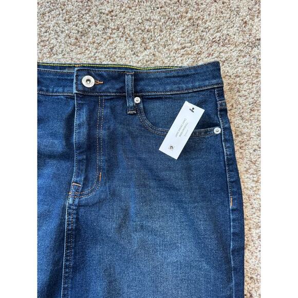 NWT - DKNY JEANS Mini Skirt, size Women's 12; Mid Rise; Denim/Jean Skirt - Picture 9 of 11